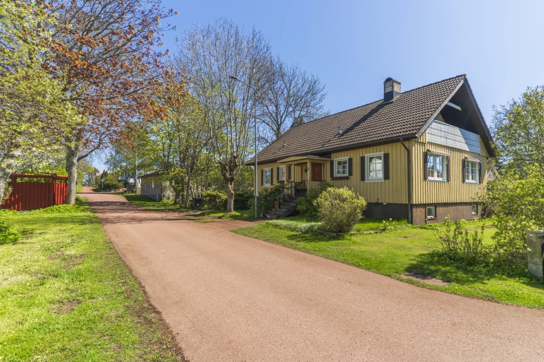 Bild av Rymlig familjevilla vid lugn gränd
