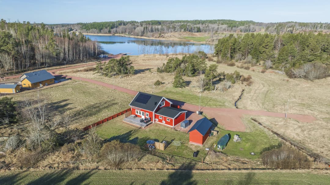 Bild av Villa från 2023 med sjöutsikt