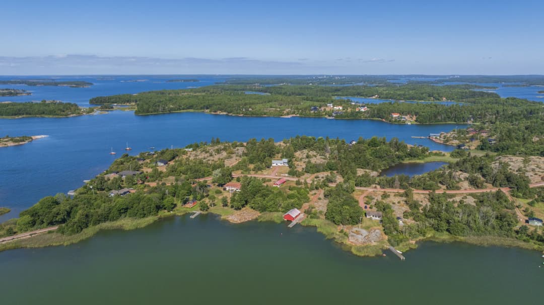 Bild av Sjönära och familjevänligt bostadshus