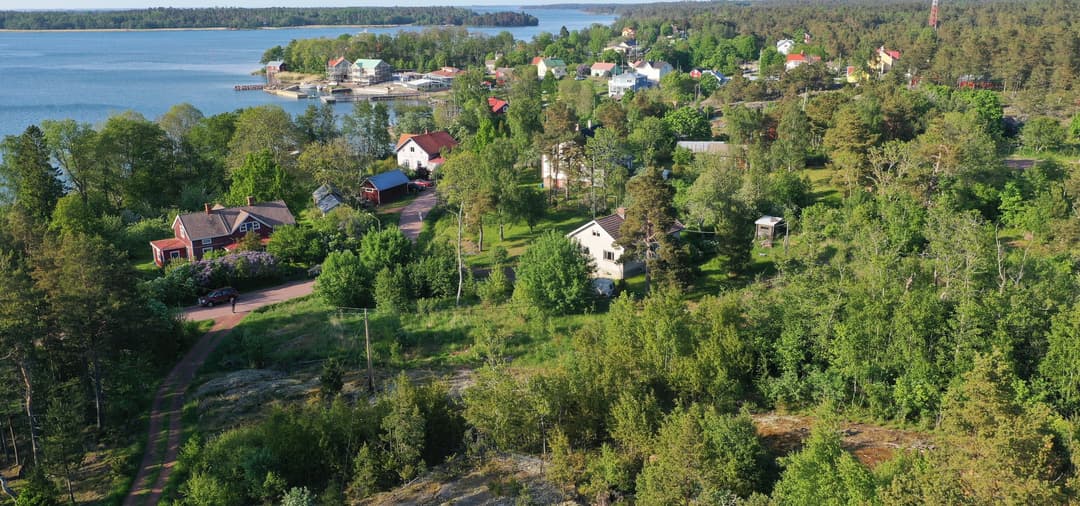 Bild av Bostadstomt centralt i Degerby, Föglö