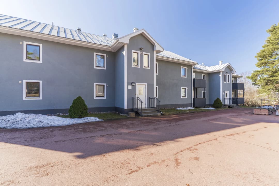 Bild av Ljus trea med balkong mot väster