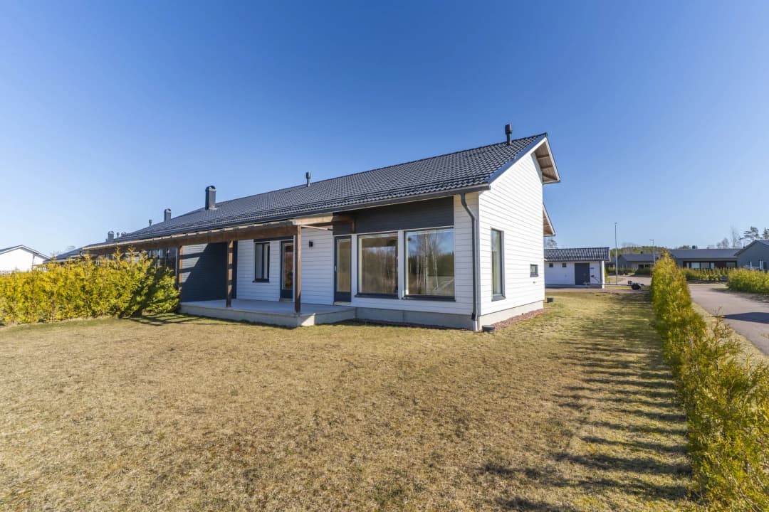 Bild av Rymlig markplansfyra i Möckelö